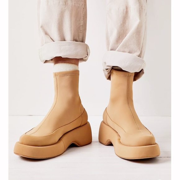 Free People Paloma Barcelo Anything Goes Stretch Boots Tan Beige Platform 39 - Picture 1 of 13